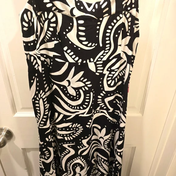 Vince Camuto Black and White Floral Maxi Dress In Size (M) - Picture 7 of 8